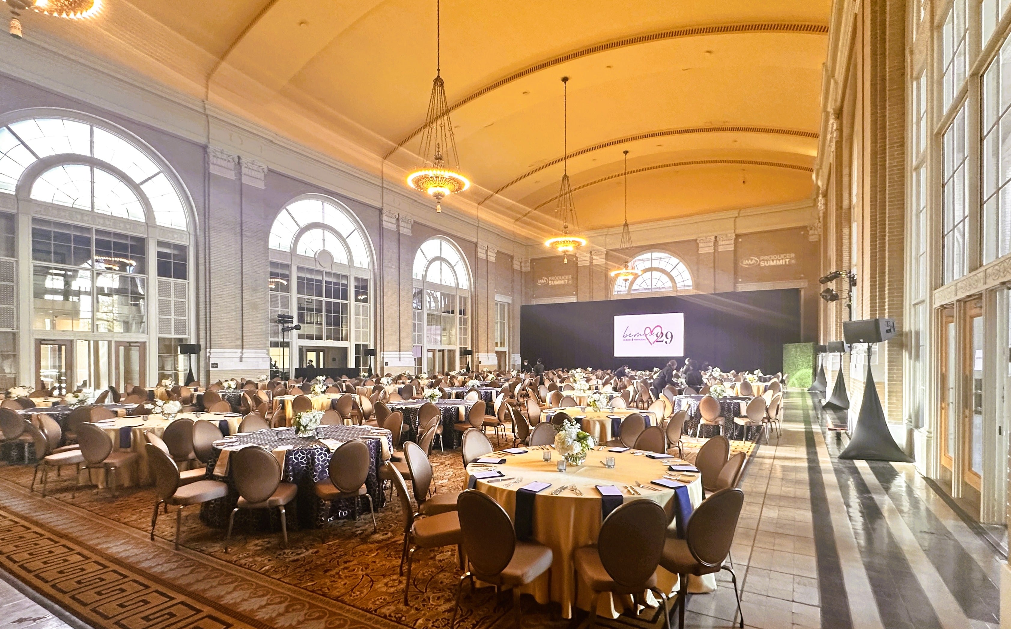 Grand_Hall_in_Rounds_-_2.jpg